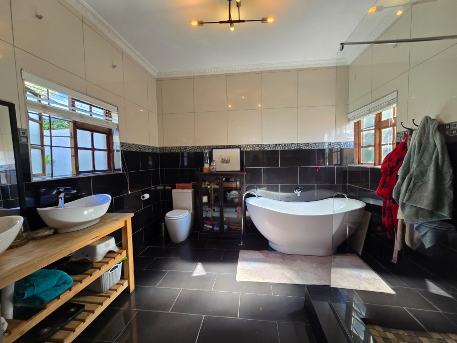 6 Bedroom Property for Sale in Waverley Free State